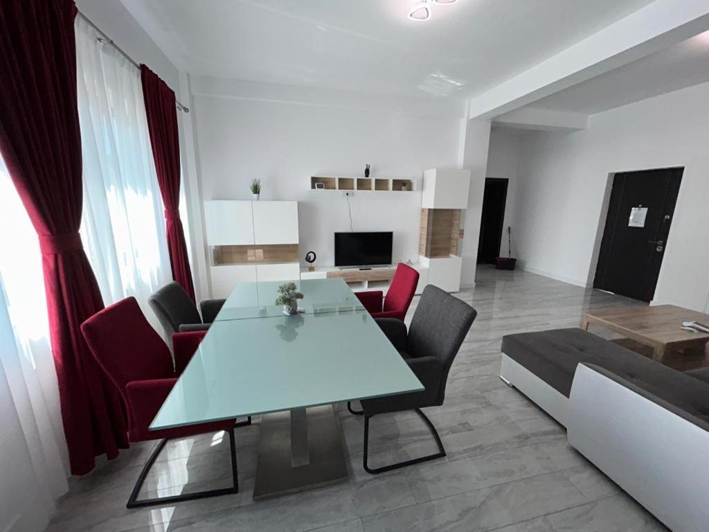 Cozy Aparthotel - Central City Suceava Dış mekan fotoğraf